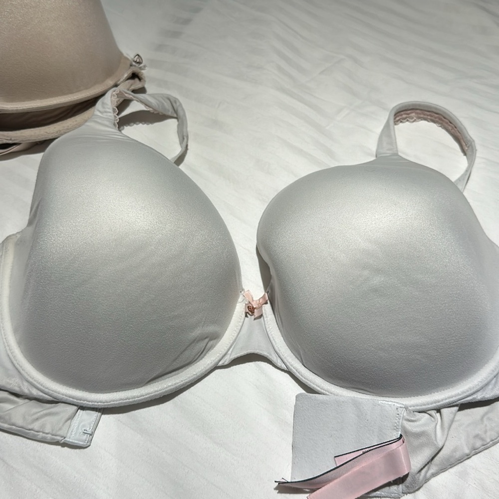 Body by Victoria bra. Lined coverage